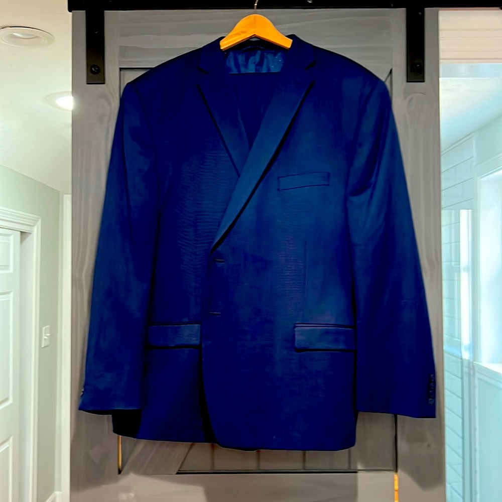 Michael Strahan navy suit